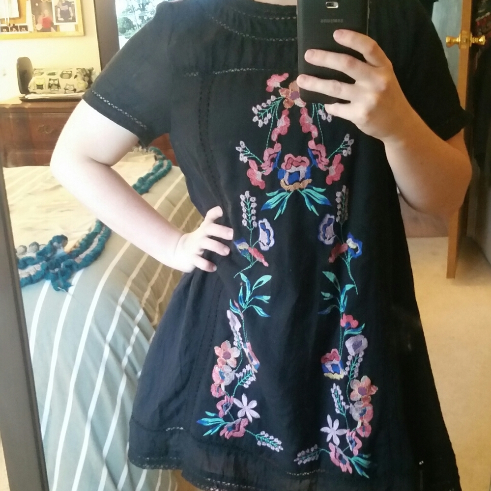 Floral Embroidered Tunic - Picture 5 of 6